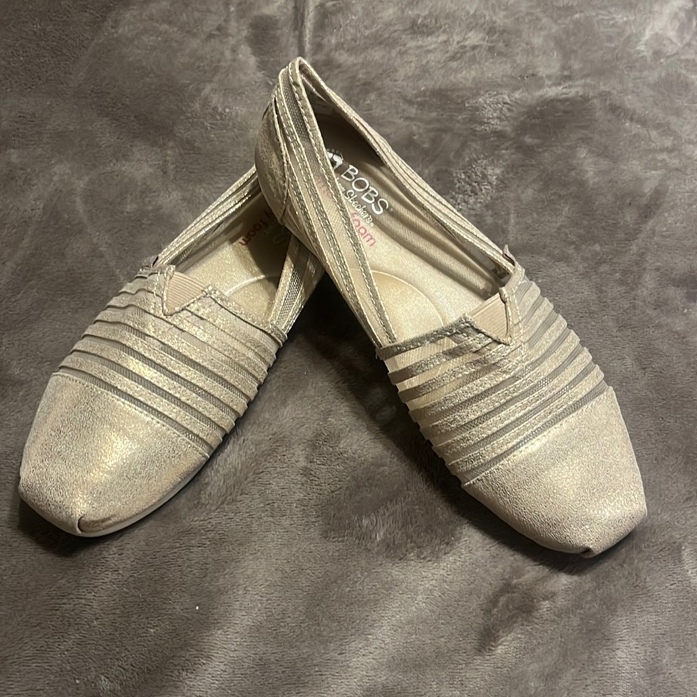 Women’s shimmer rose gold bobs with mesh. Worn once, excellent condition